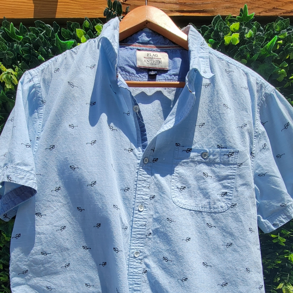 Casual button up graphic with glasses